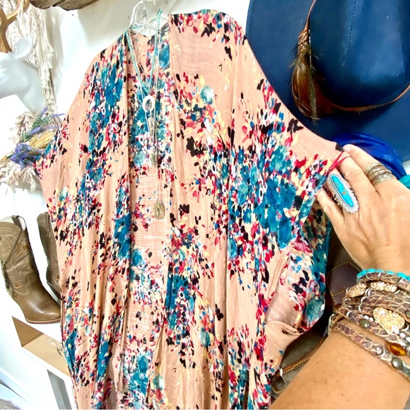 Beautiful floral LOVE Stitch Gypsy floral boho cape/wrap w prairie/country vibe - Picture 6 of 11